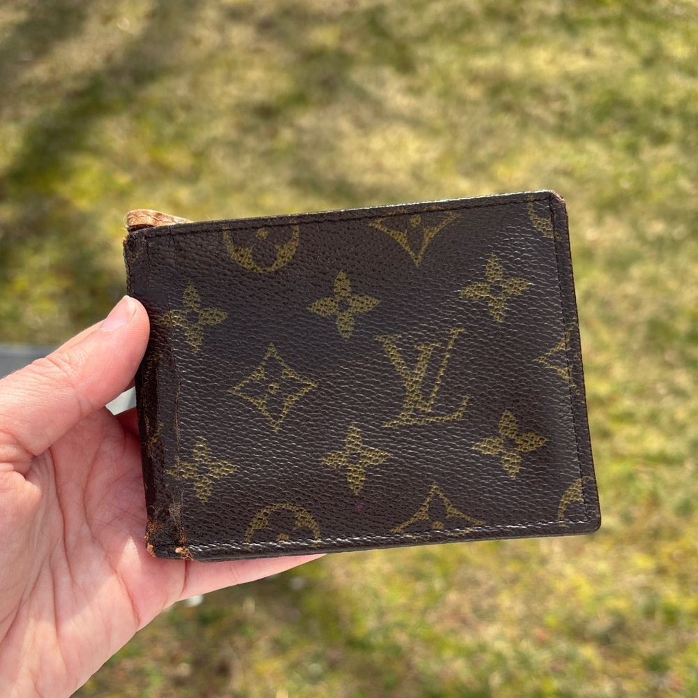 Louis Vuitton Monogram Key Holder in Brown and Gold